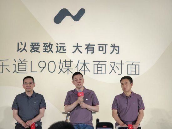 蔚来李斌回应乐道L90与理想i8竞争：只要做纯电就是队友！把增程、插混和油车的用户转到纯电，大家都是殊途同归
