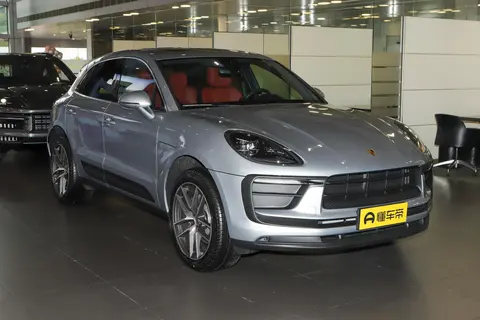 市区15升百公里！保时捷Macan油耗实测对比宝马X3、奔驰GLC