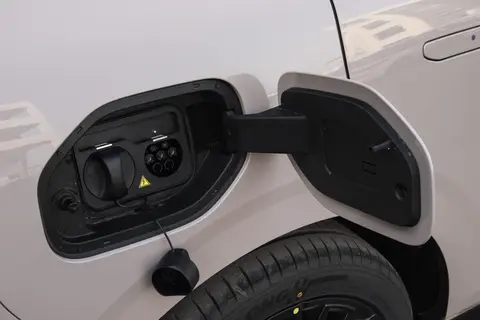 10万出头，零跑Lafa5 515 Pro版：动力与舒适，这次都想要？