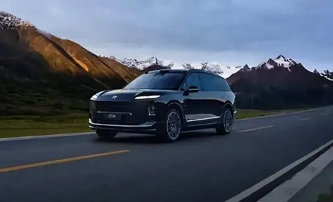 单月卖 2.2 万 + 19 天交付破 3 万！ES8 凭什么救活 ICU里的蔚来？