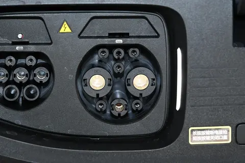 实测蔚来ES8 2026款七座行政豪华版:续航扎实,家用商务双适配